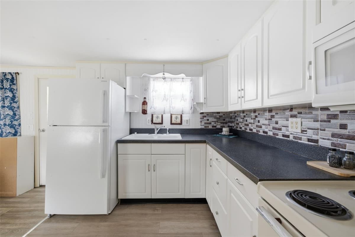 29138 HECKLEMAN STREET — photo 4 of 23