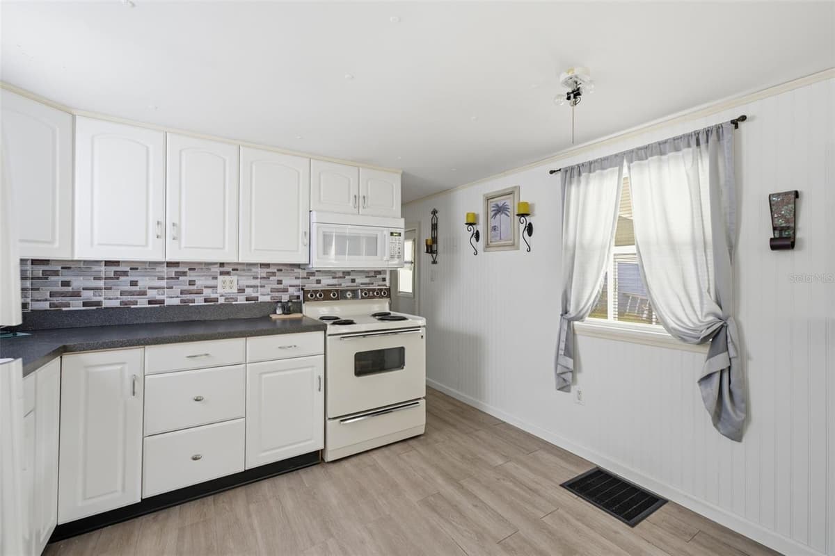 29138 HECKLEMAN STREET — photo 6 of 23