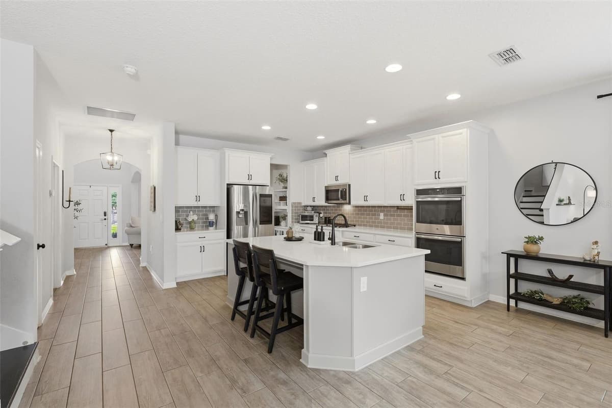285 ANCONA AVENUE — photo 11 of 39