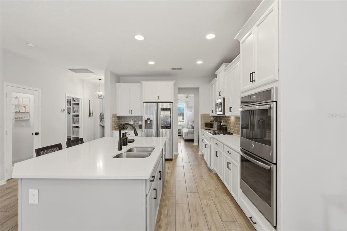 285 ANCONA AVENUE — photo 12 of 39