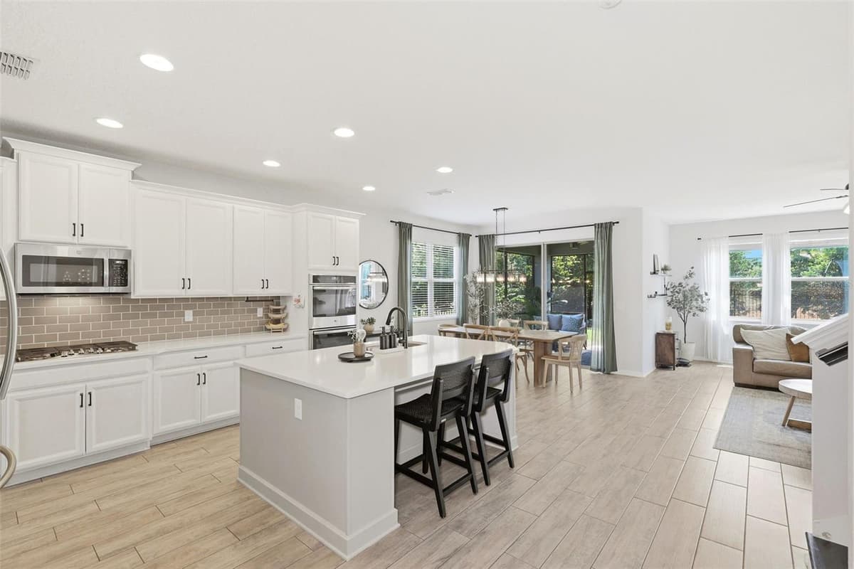 285 ANCONA AVENUE — photo 8 of 39
