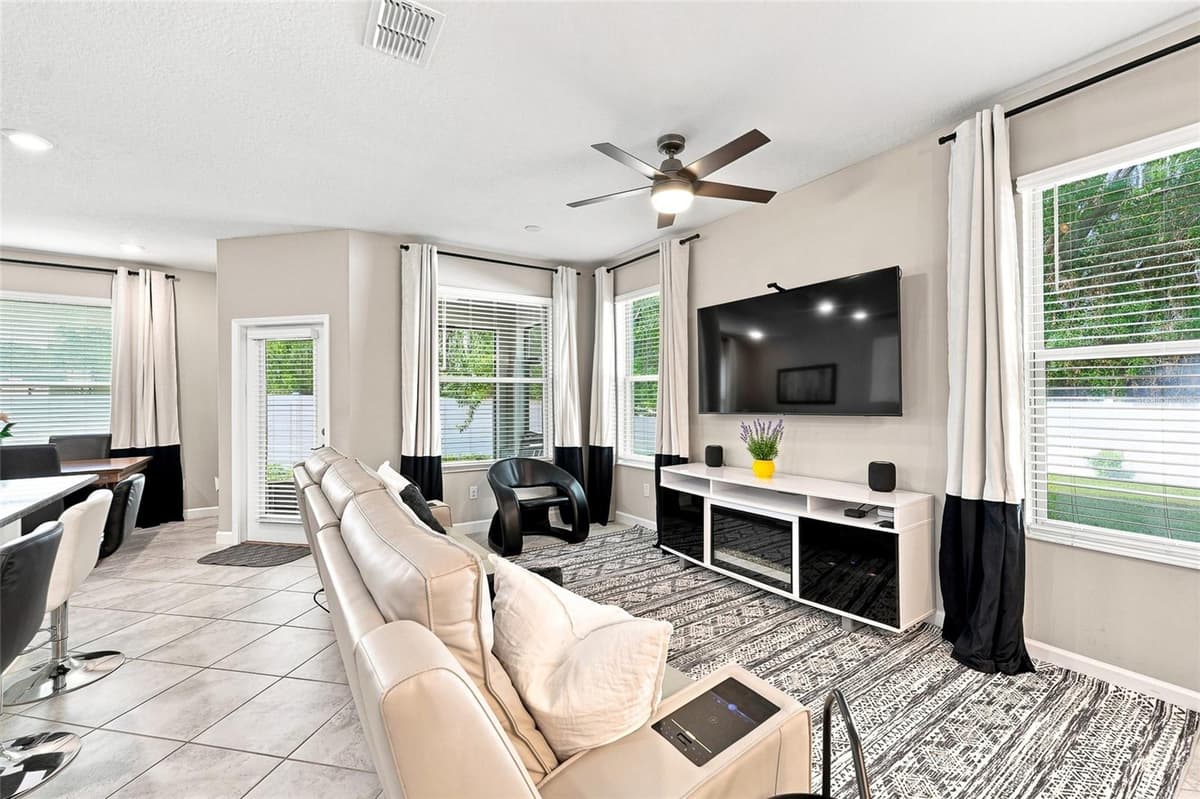 6809 VIA PERLOSO COURT — photo 9 of 83