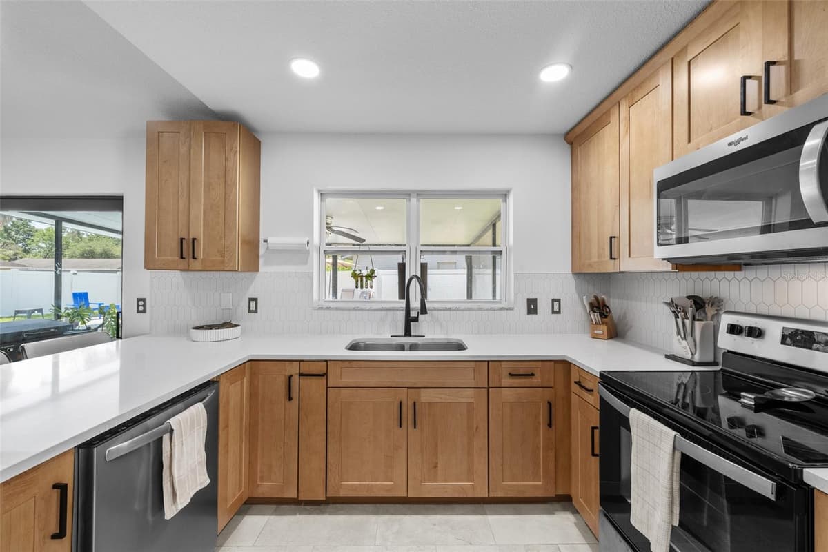 14018 CASCADE LANE — photo 14 of 46