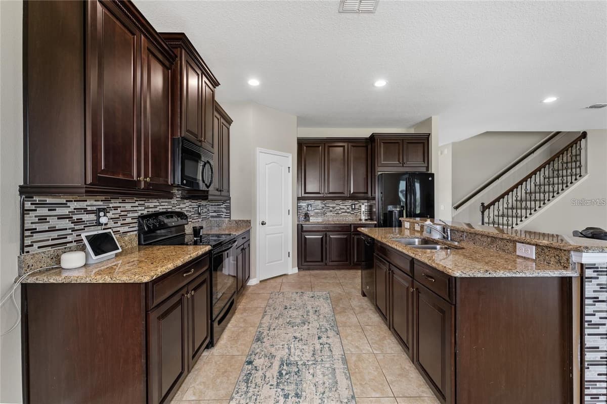 14537 SAN LORENZO DRIVE — photo 11 of 48