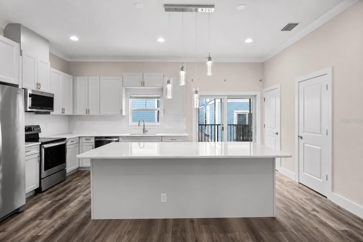 3122 AZEELE STREET — photo 12 of 38