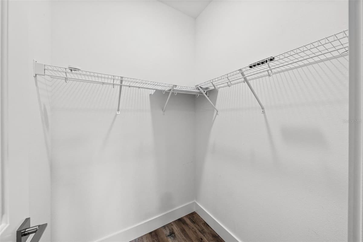 3122 AZEELE STREET — photo 7 of 38