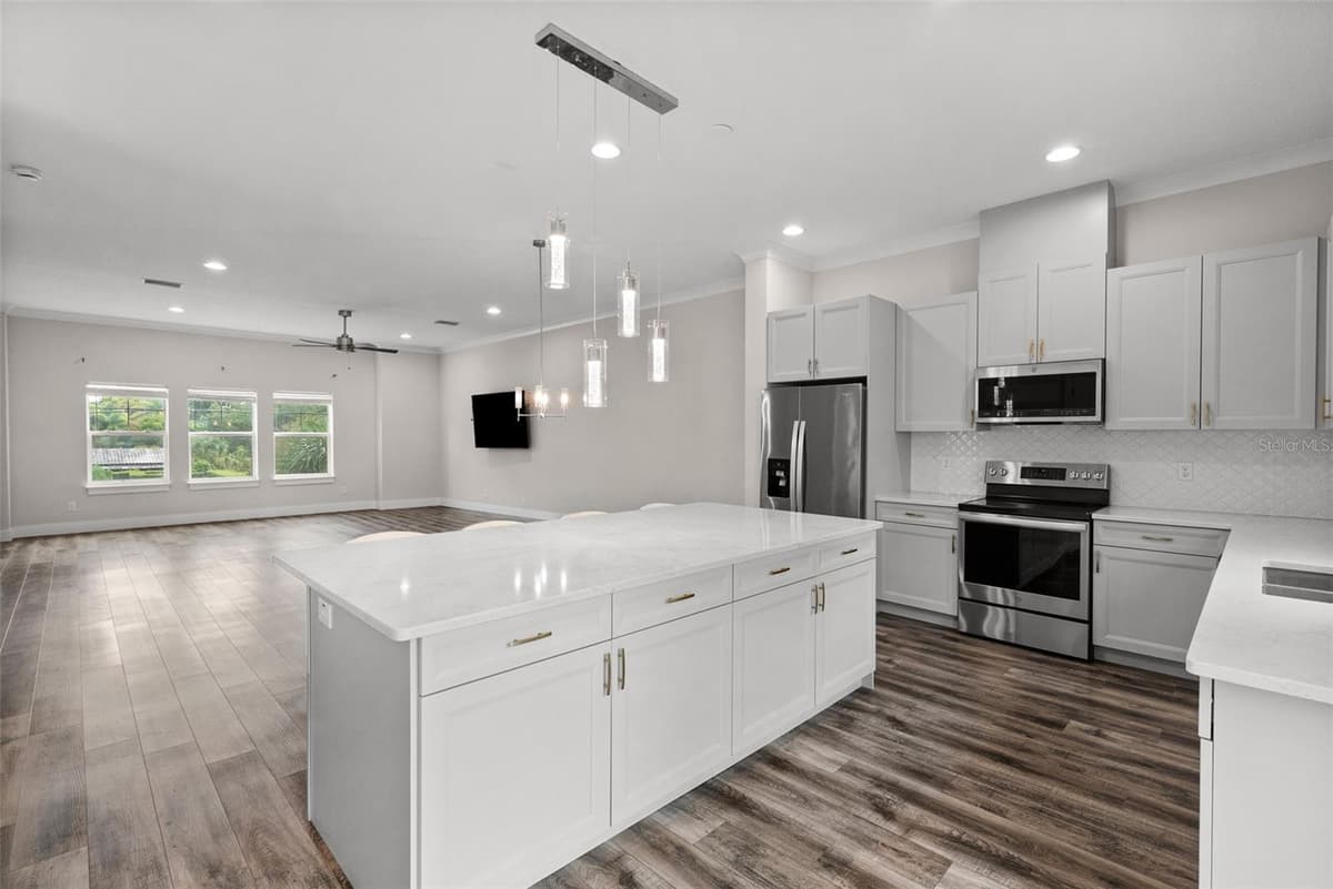 3122 AZEELE STREET — photo 9 of 38