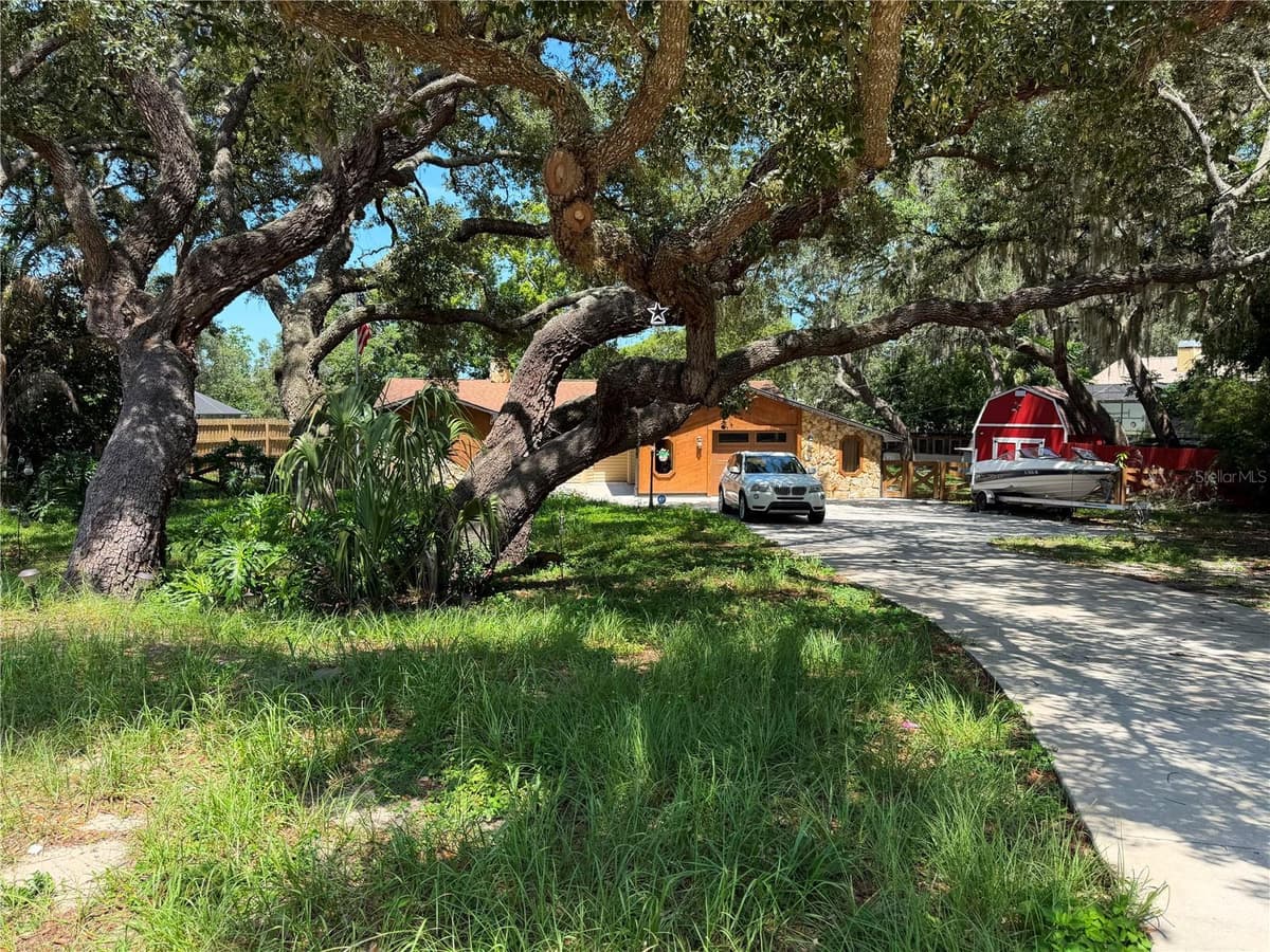 325 GULFPORT LANE — photo 2 of 9