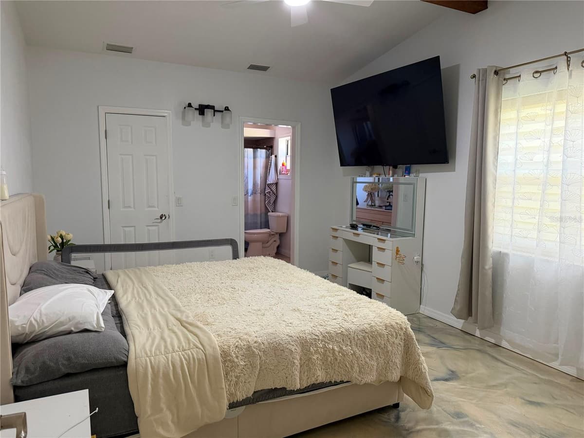 325 GULFPORT LANE — photo 7 of 9