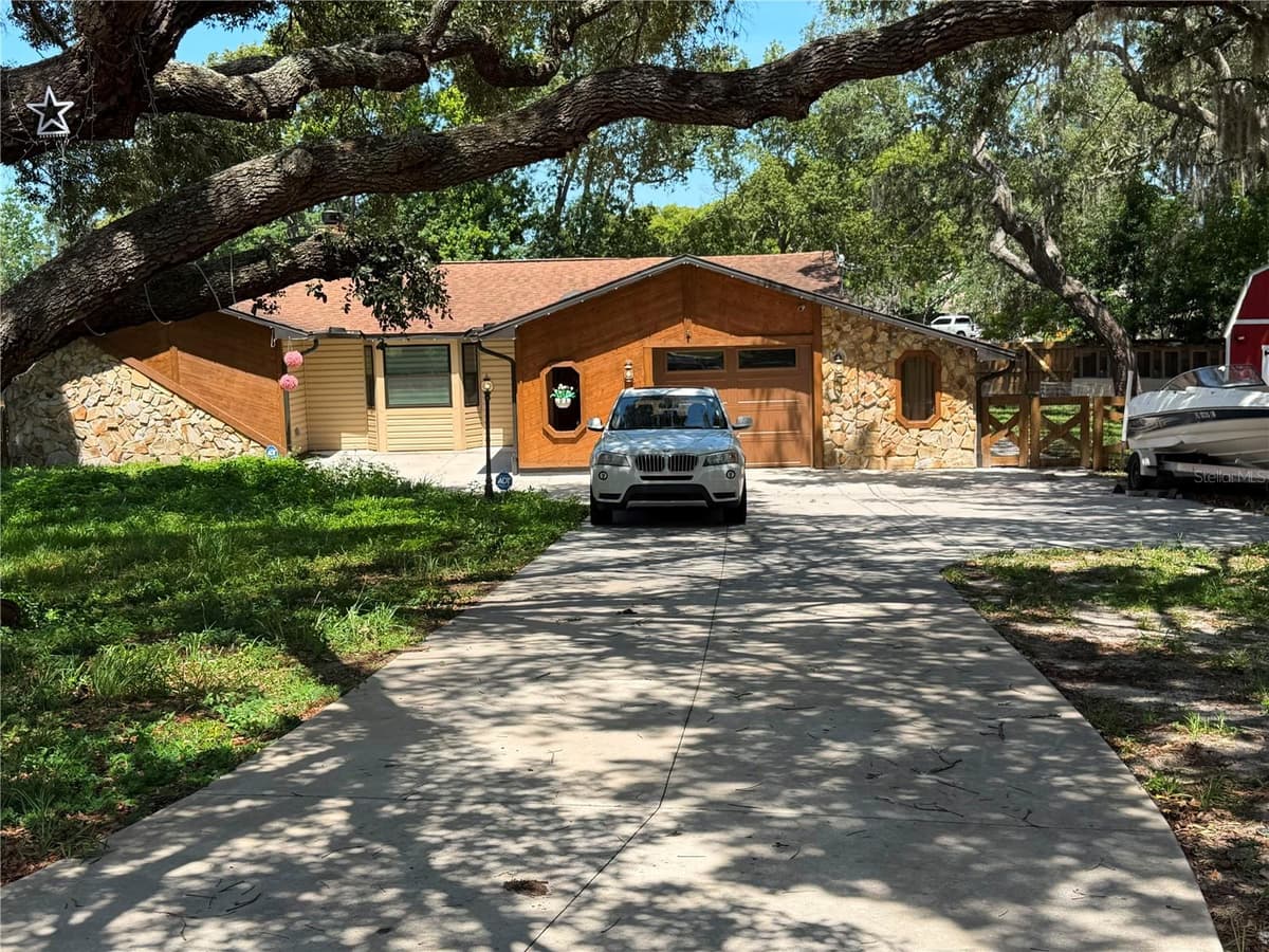 325 GULFPORT LANE — photo 1 of 9