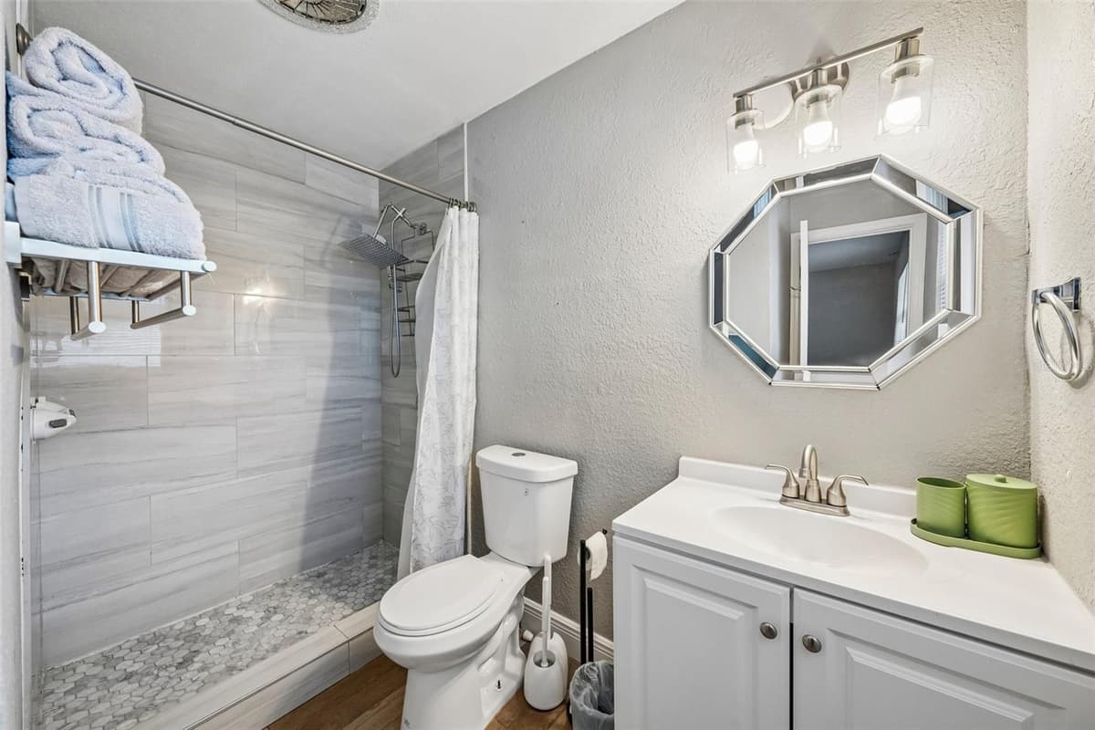520 FAIRFAX LANE — photo 11 of 35