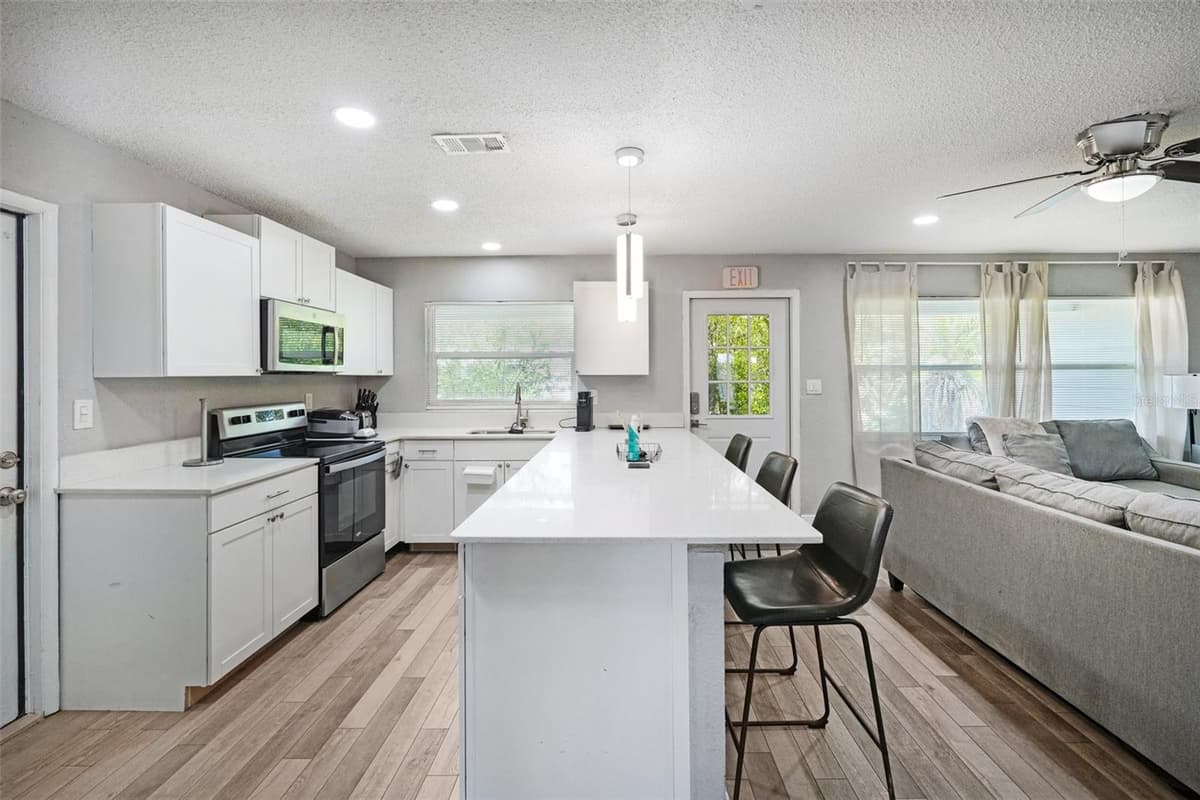 520 FAIRFAX LANE — photo 6 of 35