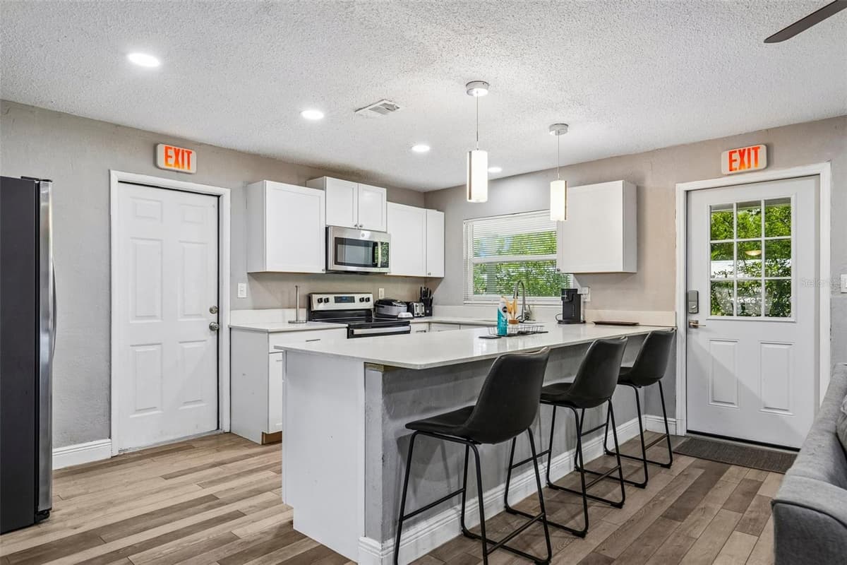 520 FAIRFAX LANE — photo 4 of 35