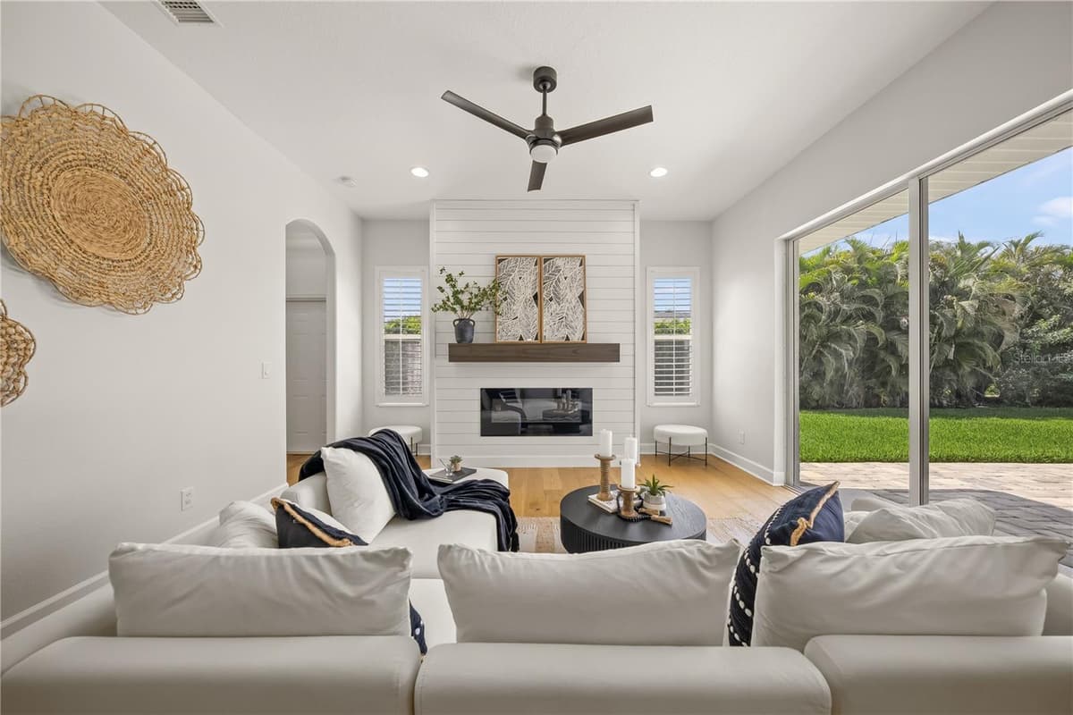 8275 BARTON FARMS BOULEVARD — photo 10 of 38