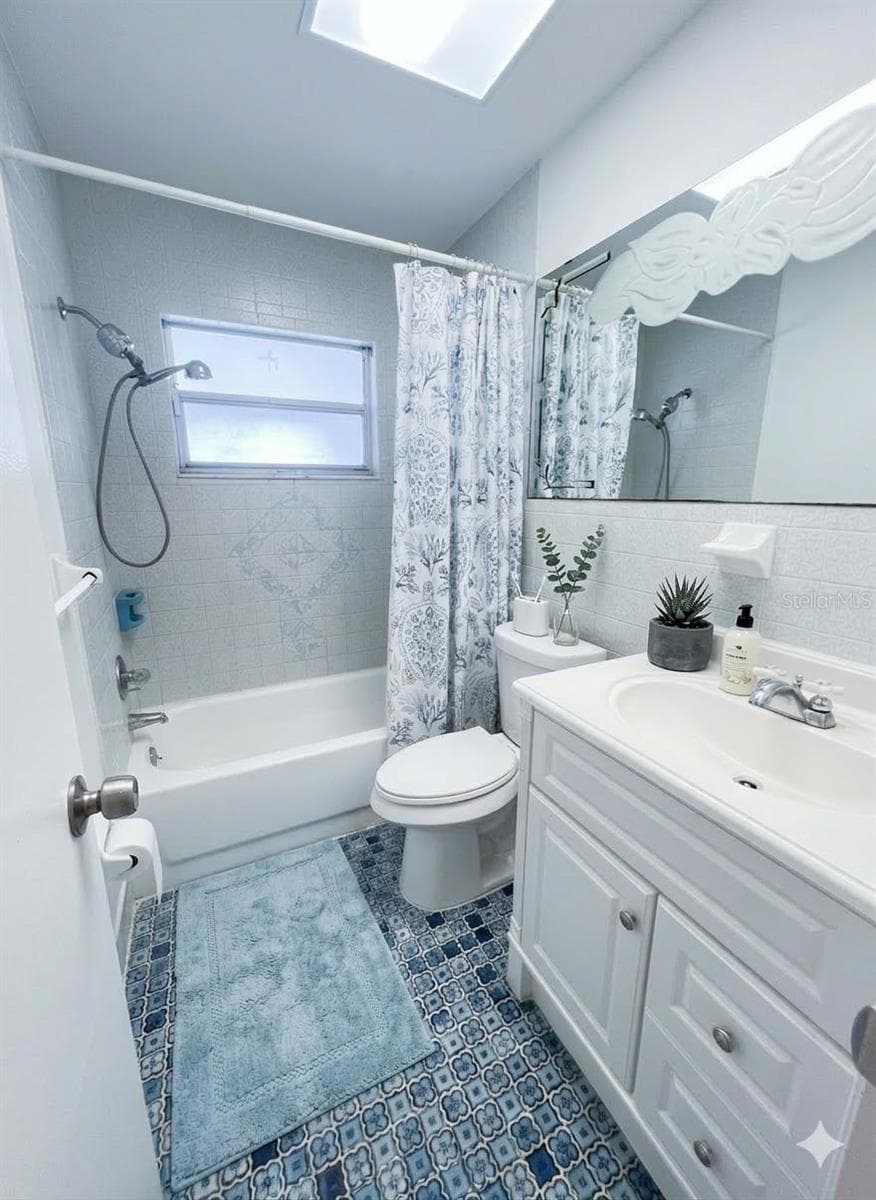 7438 LAKE FOREST CIRCLE — photo 10 of 14