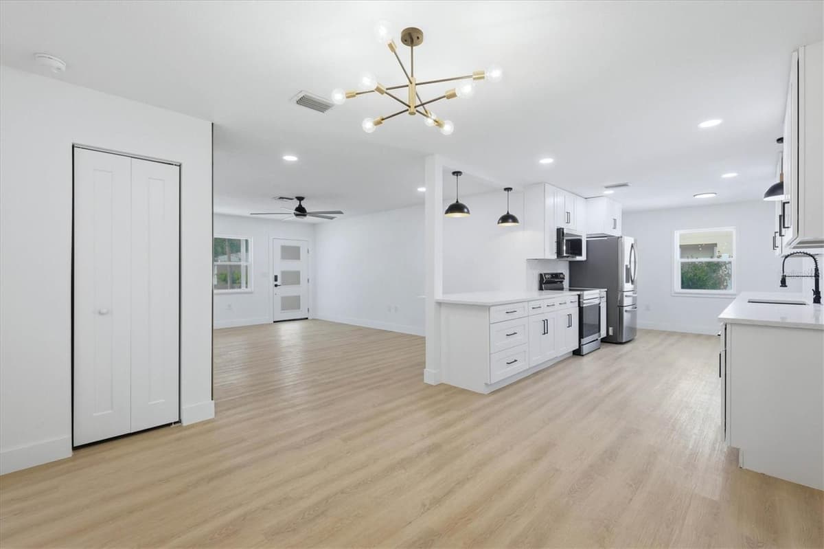 4420 BAY COURT AVENUE — photo 11 of 29