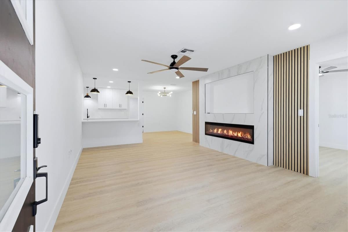 4420 BAY COURT AVENUE — photo 7 of 29