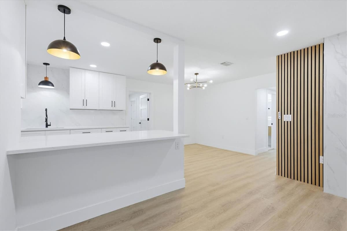 4420 BAY COURT AVENUE — photo 8 of 29