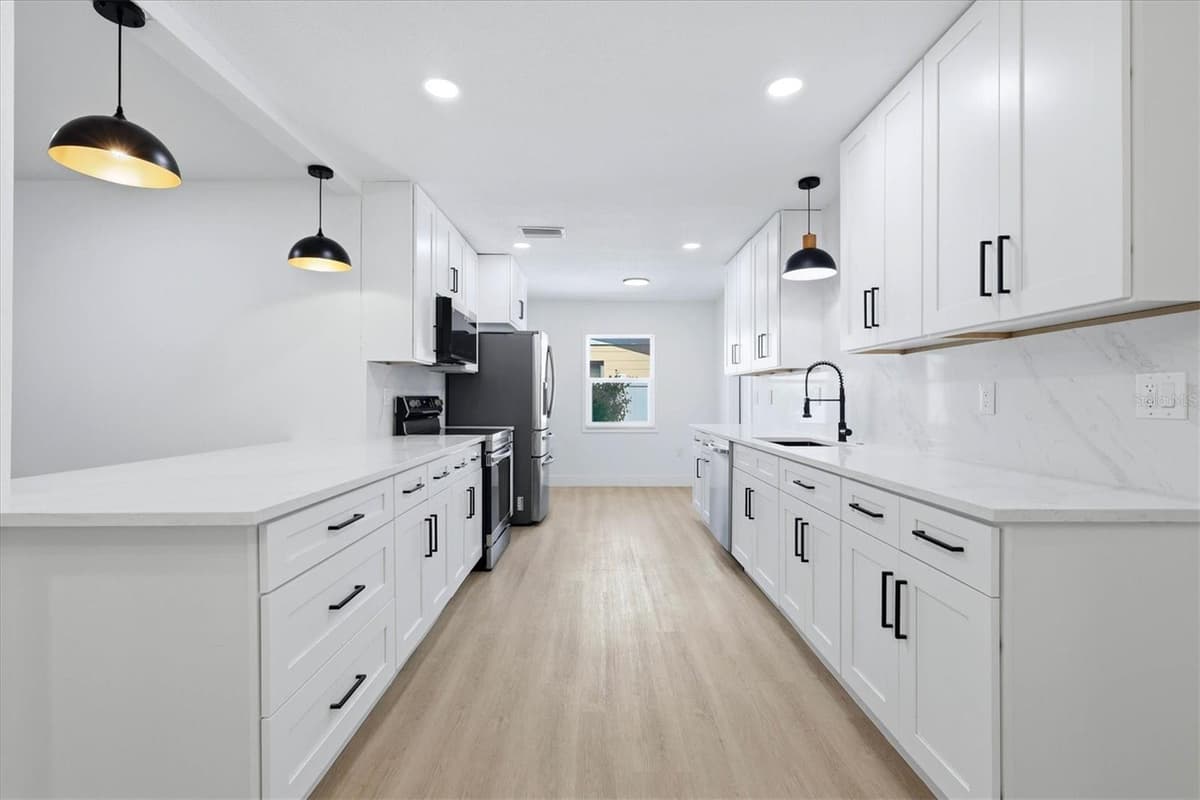 4420 BAY COURT AVENUE — photo 12 of 29