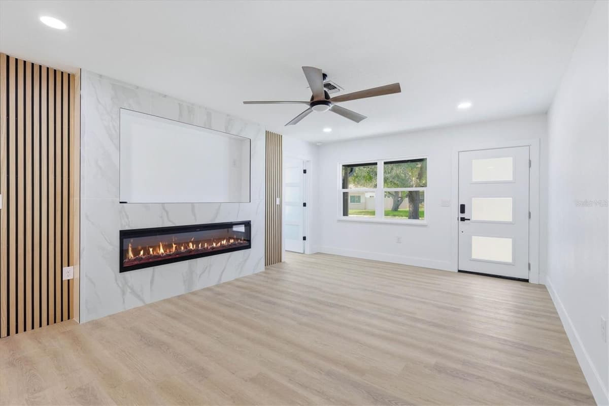 4420 BAY COURT AVENUE — photo 6 of 29