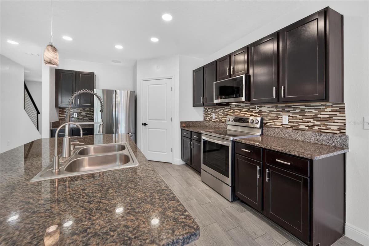 9637 TRONCAIS CIRCLE — photo 11 of 60