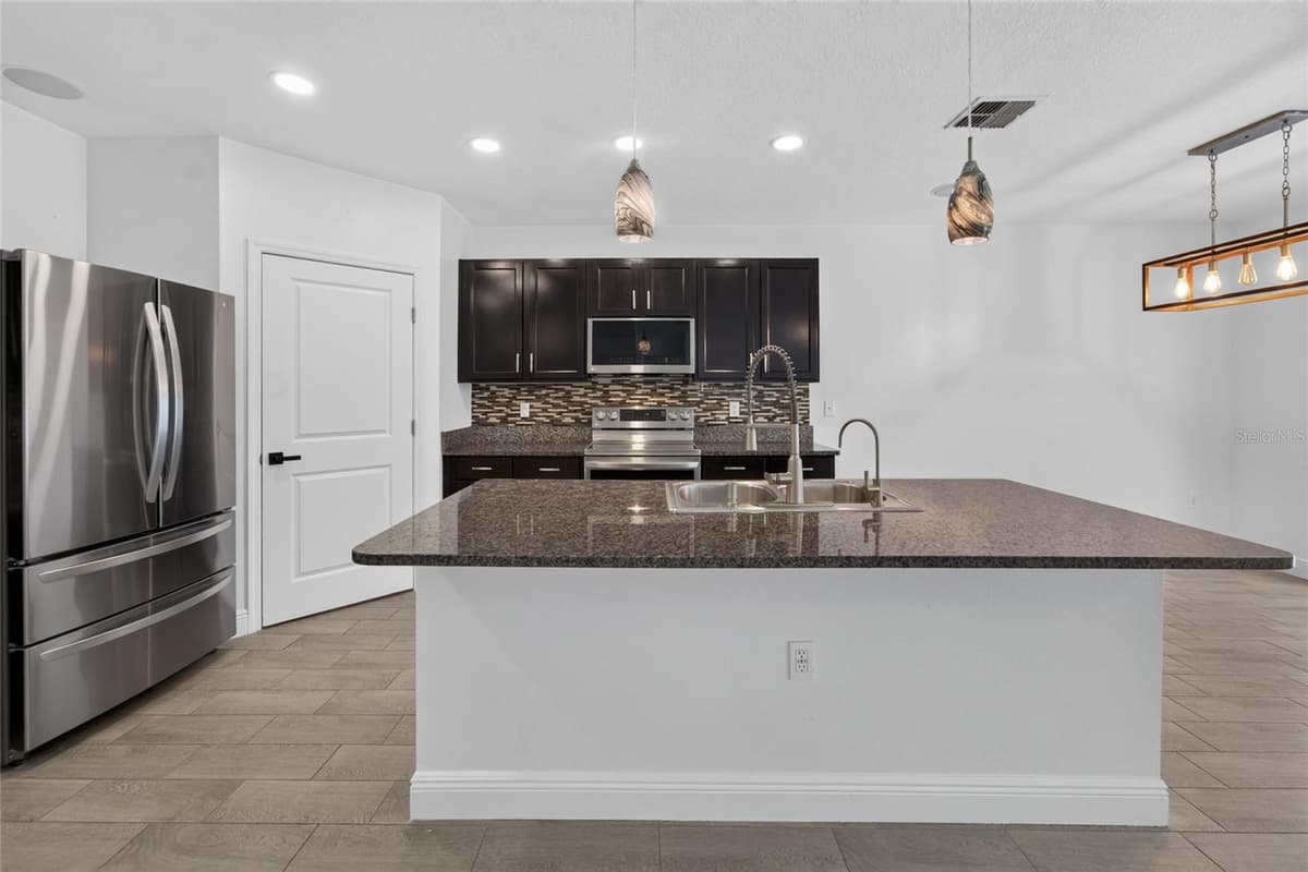 9637 TRONCAIS CIRCLE — photo 9 of 60