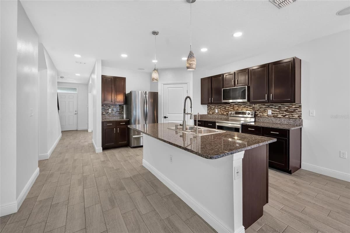 9637 TRONCAIS CIRCLE — photo 10 of 60