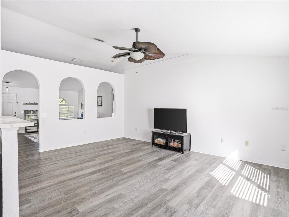 3002 MONCRIEF AVE — photo 10 of 50