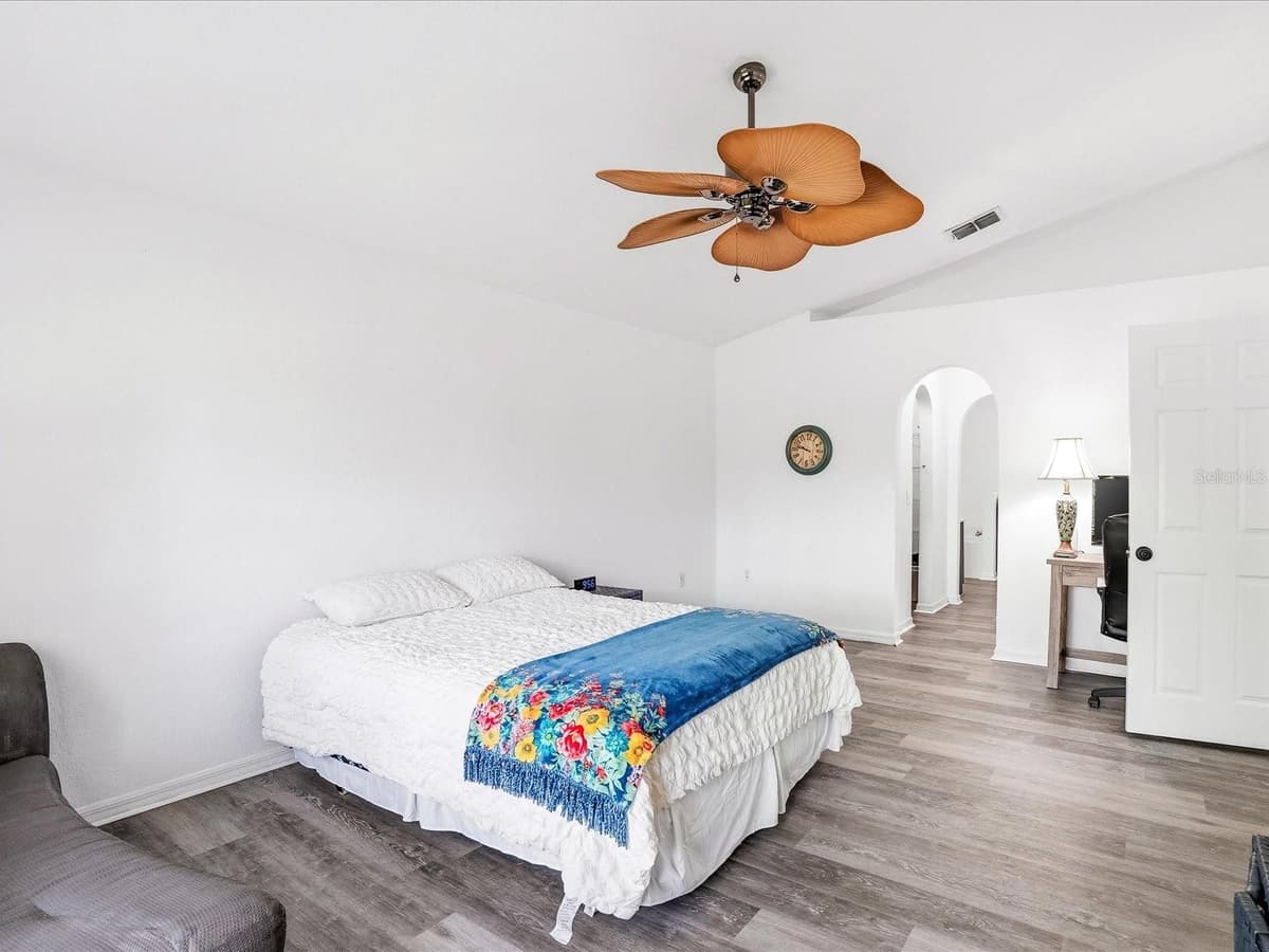 3002 MONCRIEF AVE — photo 16 of 50