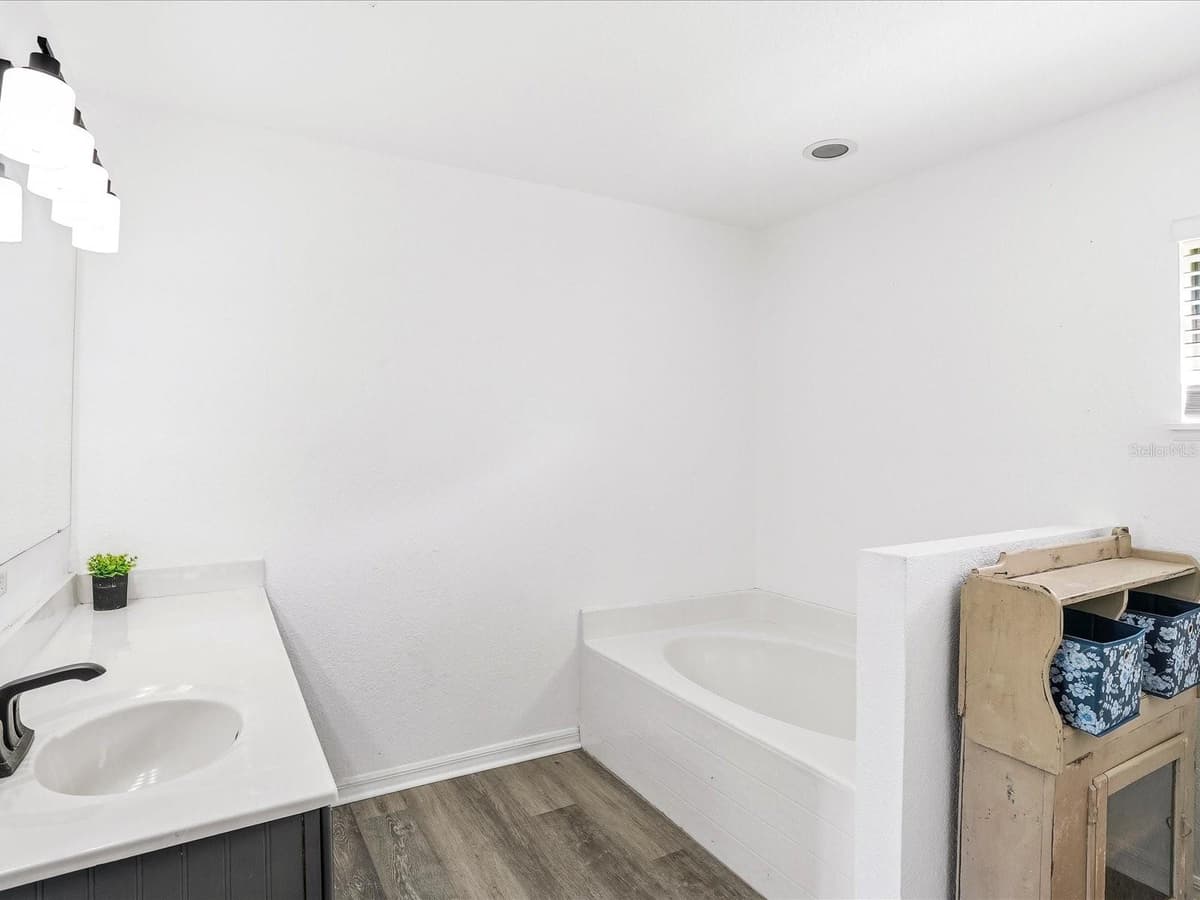 3002 MONCRIEF AVE — photo 19 of 50
