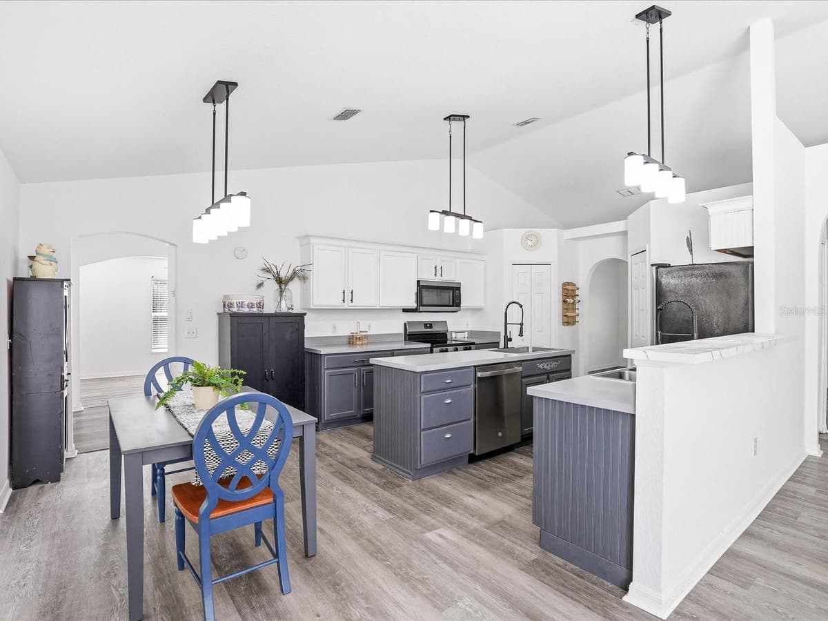 3002 MONCRIEF AVE — photo 6 of 50