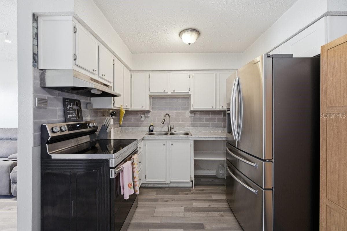 1041 APOLLO BEACH BOULEVARD — photo 12 of 21