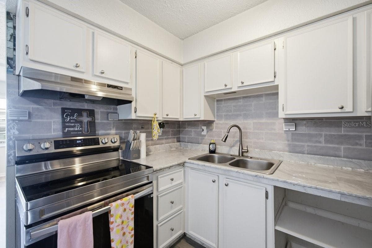 1041 APOLLO BEACH BOULEVARD — photo 11 of 21