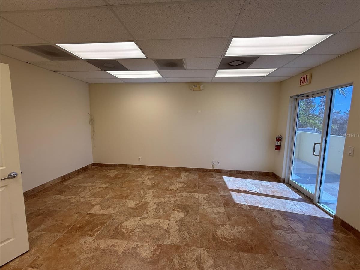 2755 VISTA PARKWAY — photo 2 of 18