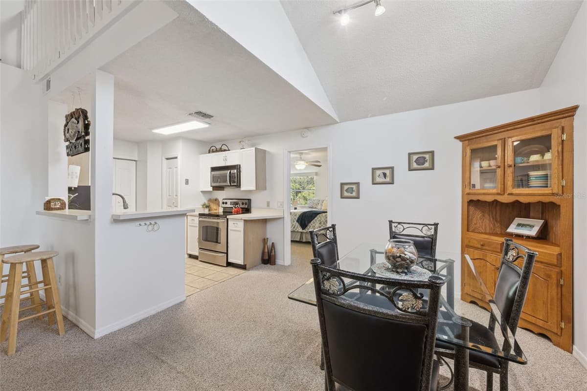 4268 SUN VILLAGE COURT — photo 5 of 40