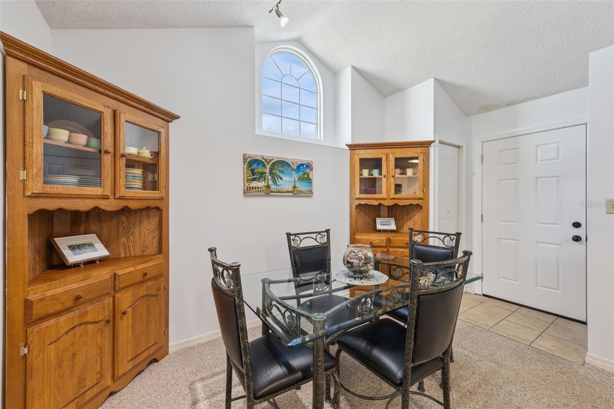 4268 SUN VILLAGE COURT — photo 6 of 40