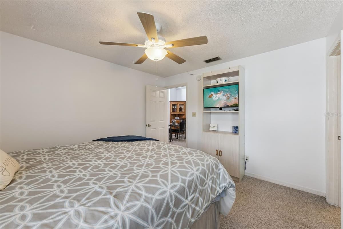 4268 SUN VILLAGE COURT — photo 20 of 40