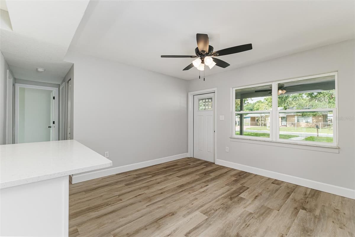 526 VICTORIA BOULEVARD — photo 5 of 18