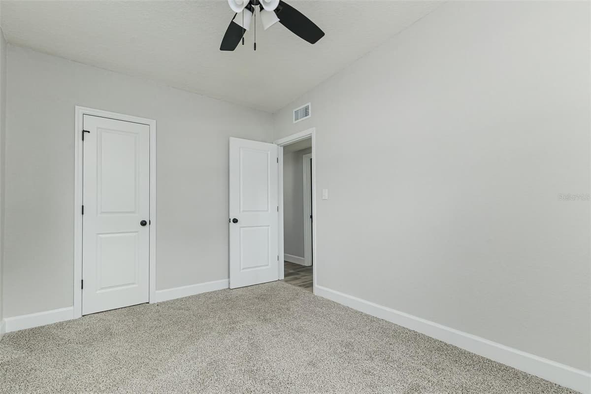 526 VICTORIA BOULEVARD — photo 15 of 18
