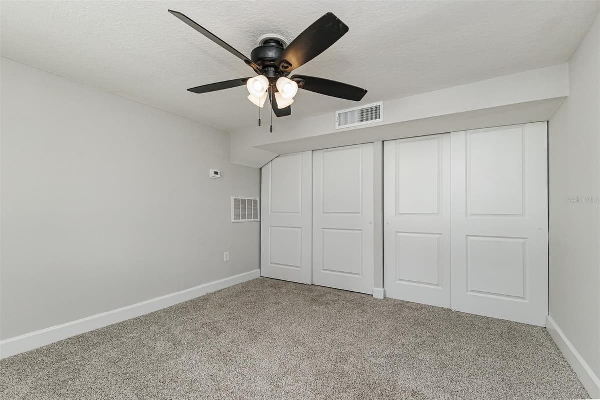 526 VICTORIA BOULEVARD — photo 9 of 18