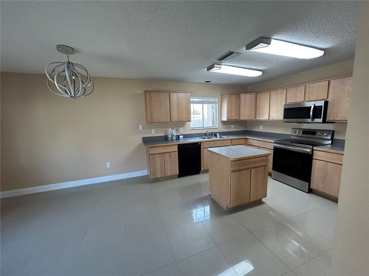 7029 DRURY STREET — photo 11 of 31