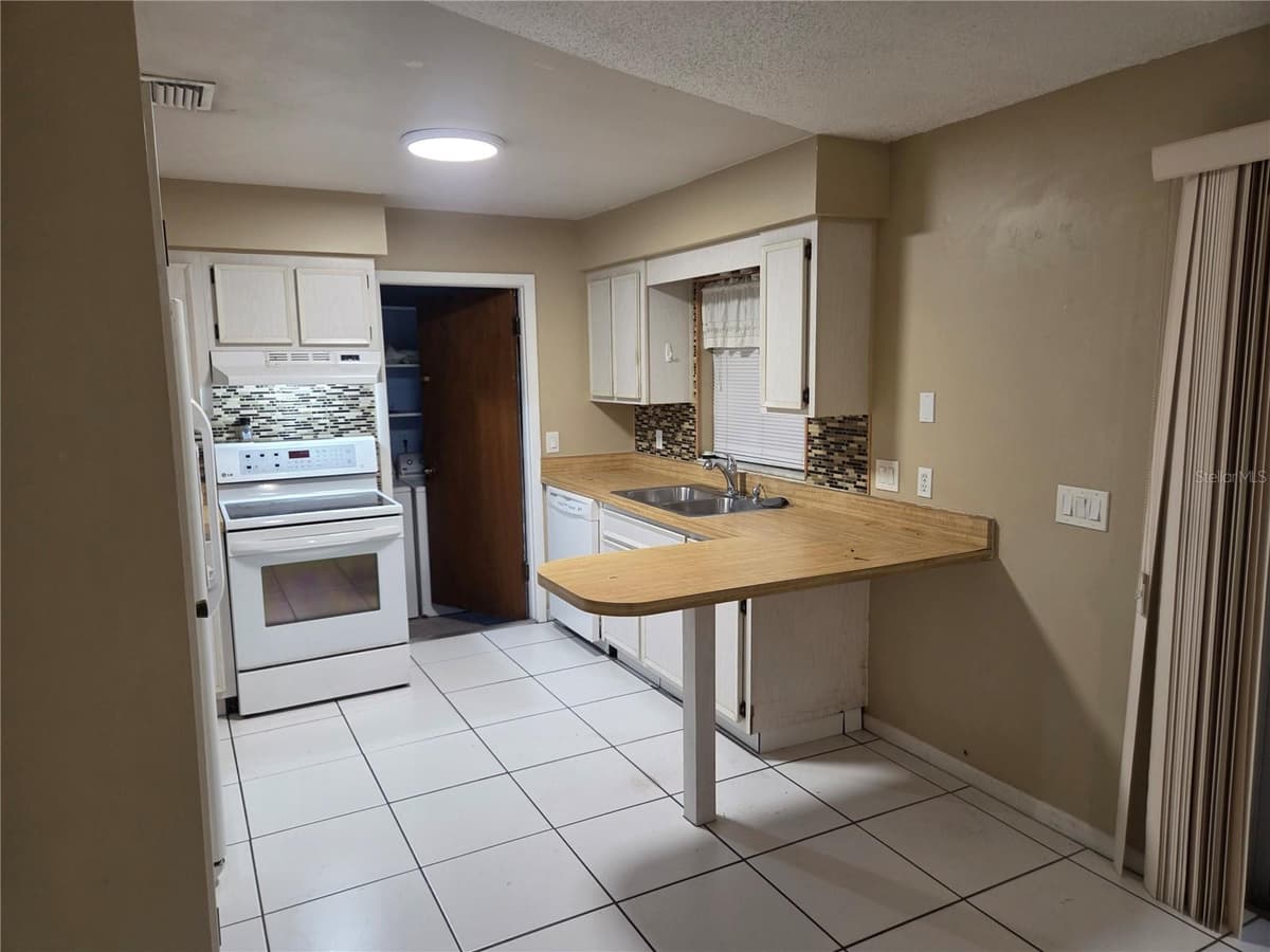 907 CUTLER DRIVE — photo 5 of 15