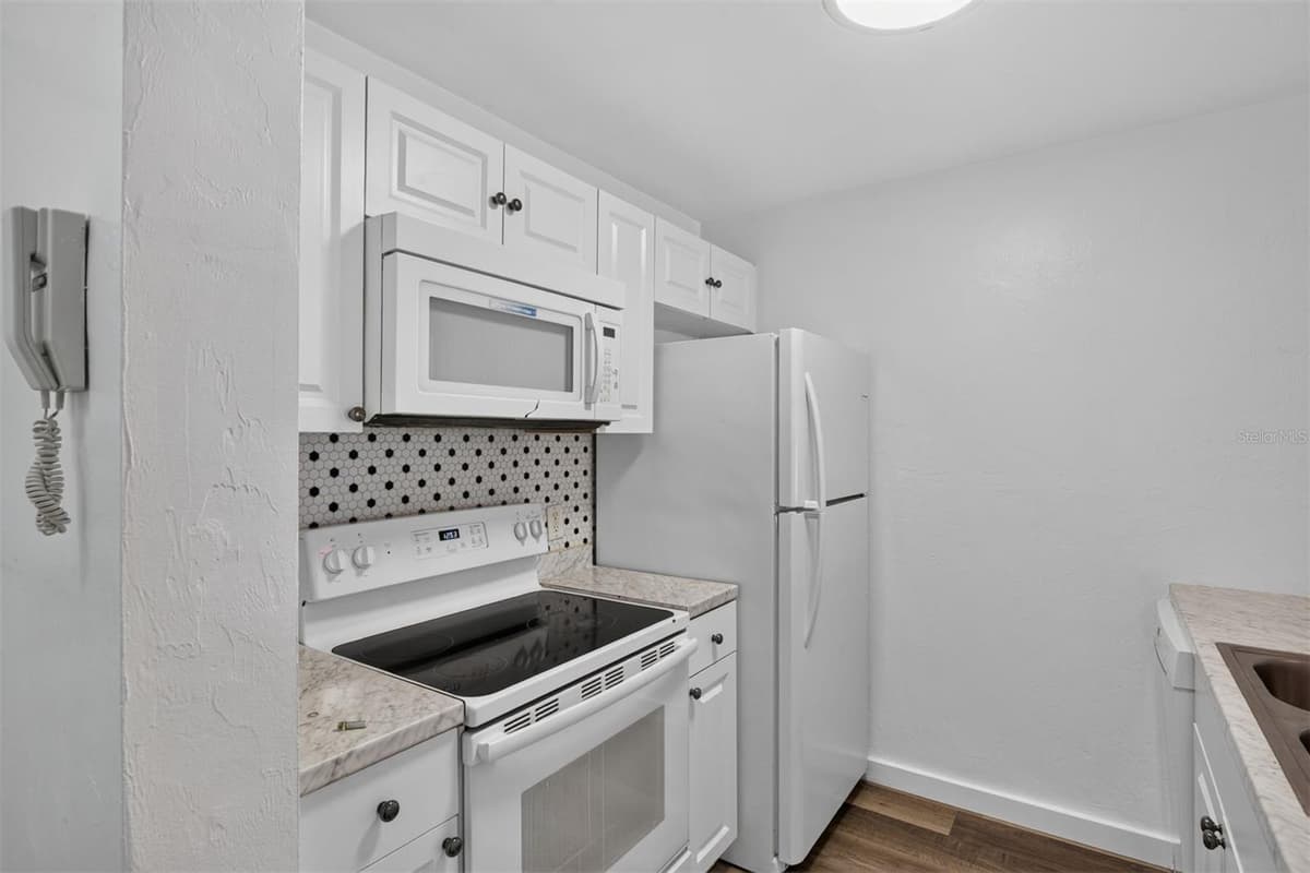 4000 23RD STREET — photo 3 of 26