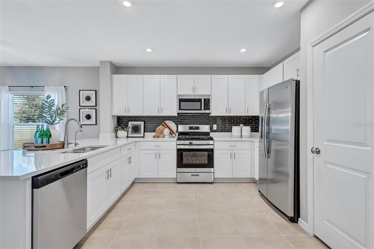 6255 SPRINGMONT LOOP — photo 9 of 45