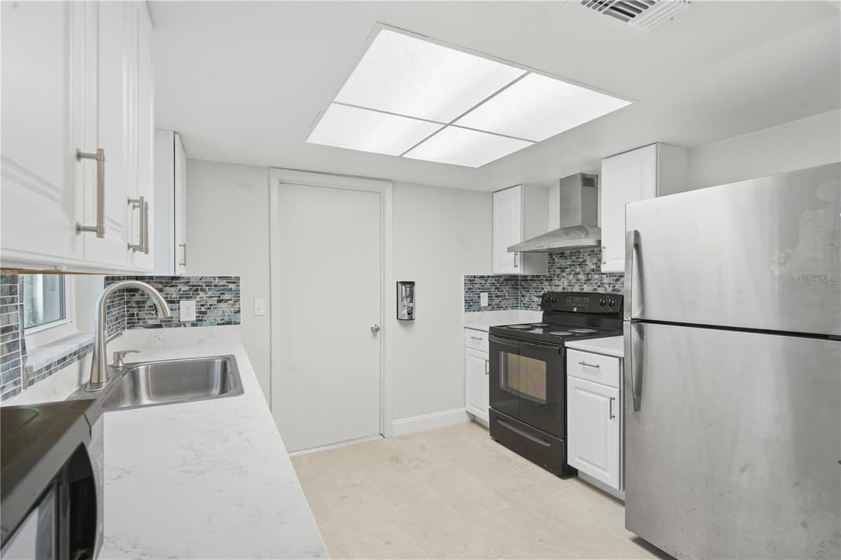 1528 VALENCIA AVENUE — photo 20 of 39
