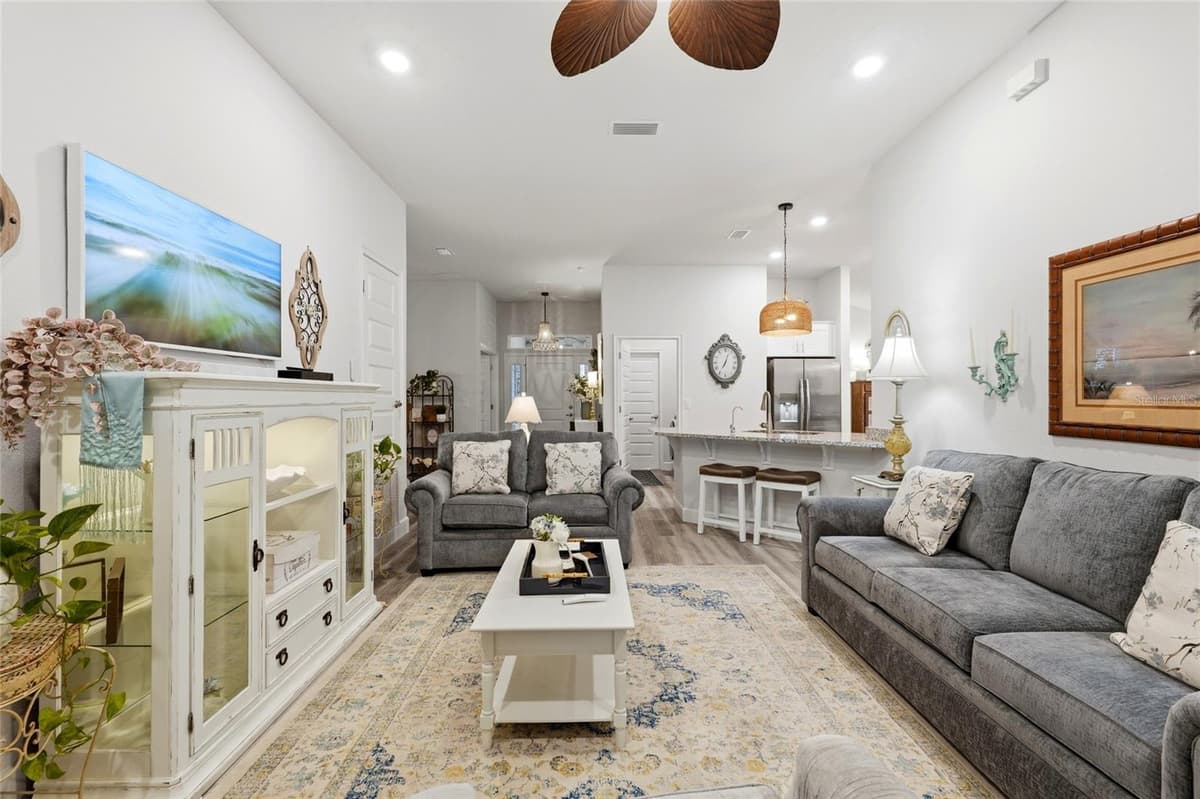 203 SILVER PALM DRIVE — photo 10 of 48