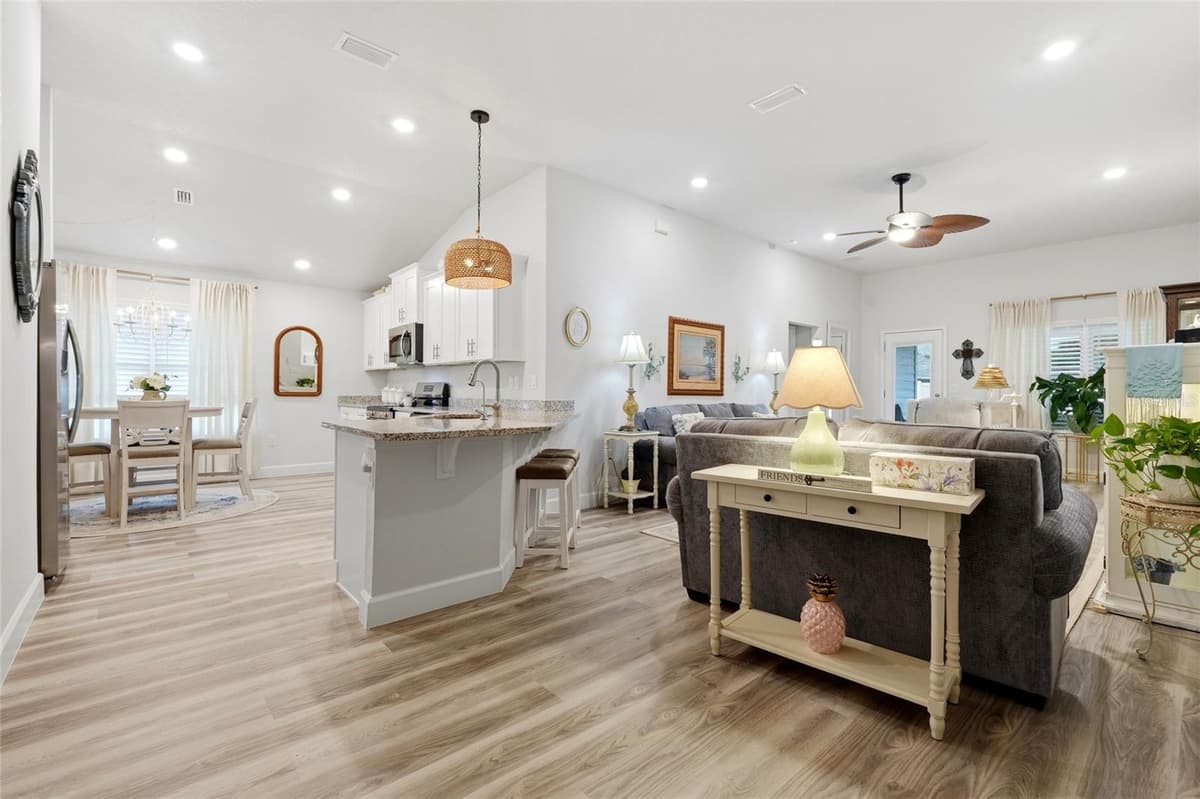 203 SILVER PALM DRIVE — photo 11 of 48