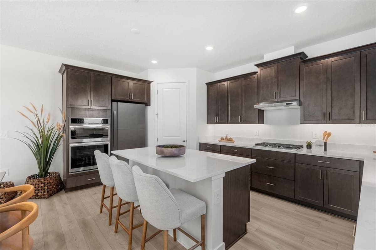 754 EMERALD GROVE DRIVE — photo 4 of 25