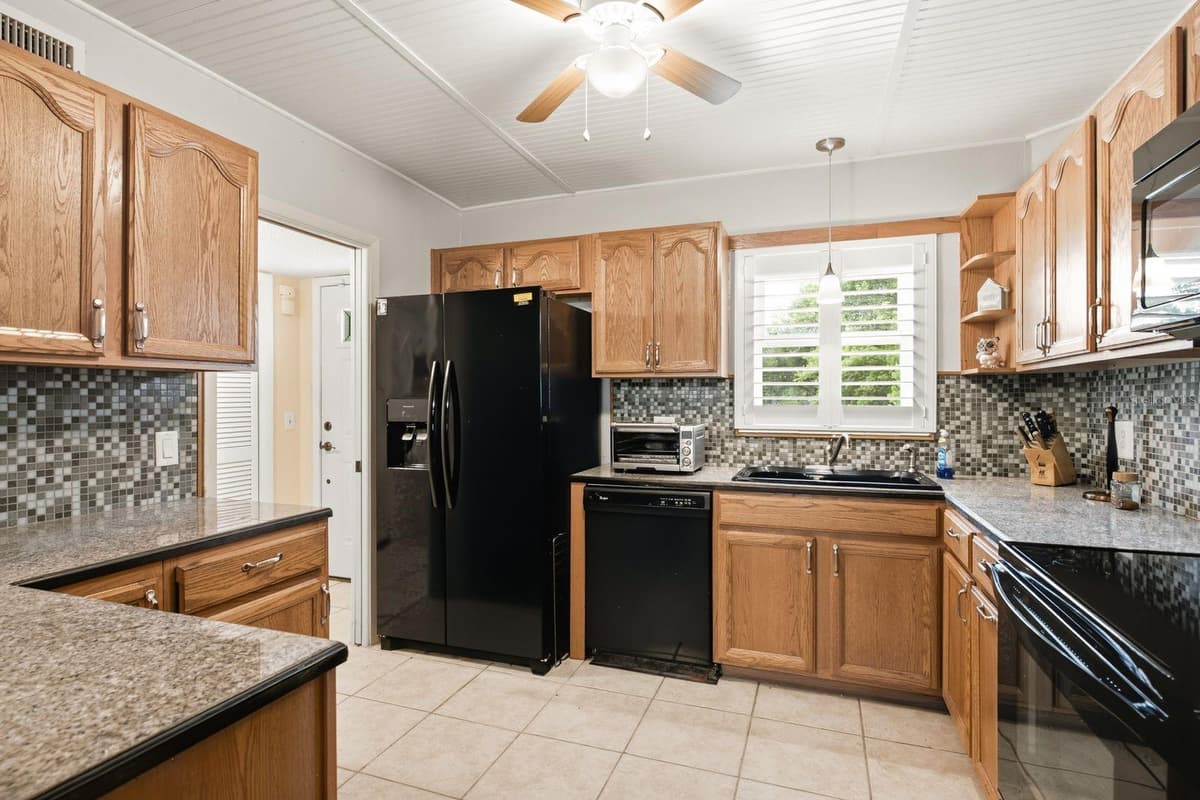 2440 WORLD PARKWAY BOULEVARD — photo 13 of 50