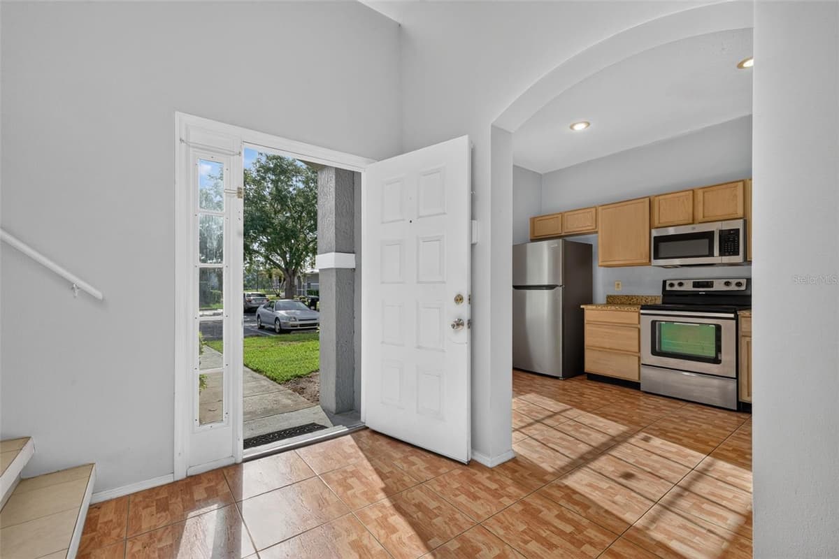 13304 SUMMERTON DRIVE — photo 5 of 54